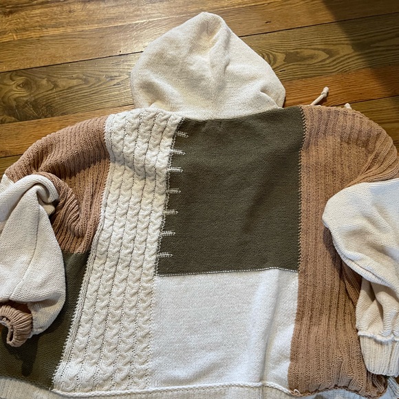 Buckle Women's Cowl Neck Color Block Sweater - Cream, Tan, Olive - Picture 3 of 3